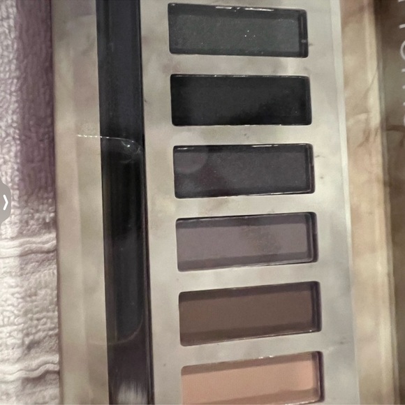 Eyeshadow palette - Picture 4 of 5
